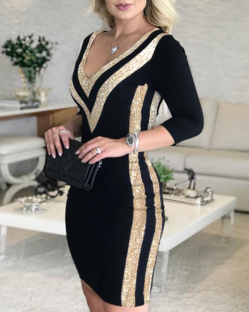 Robe Mini Femme en tissu léger, col V, coupe moulante – Menvelo
