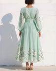 Robe Maxi Mousseline Femme – Manches Longues Coupe Évasée Plissée