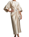Robe Femme Midi Satinée – Manches Chauve-Souris & Drapé Bijou à la Taille