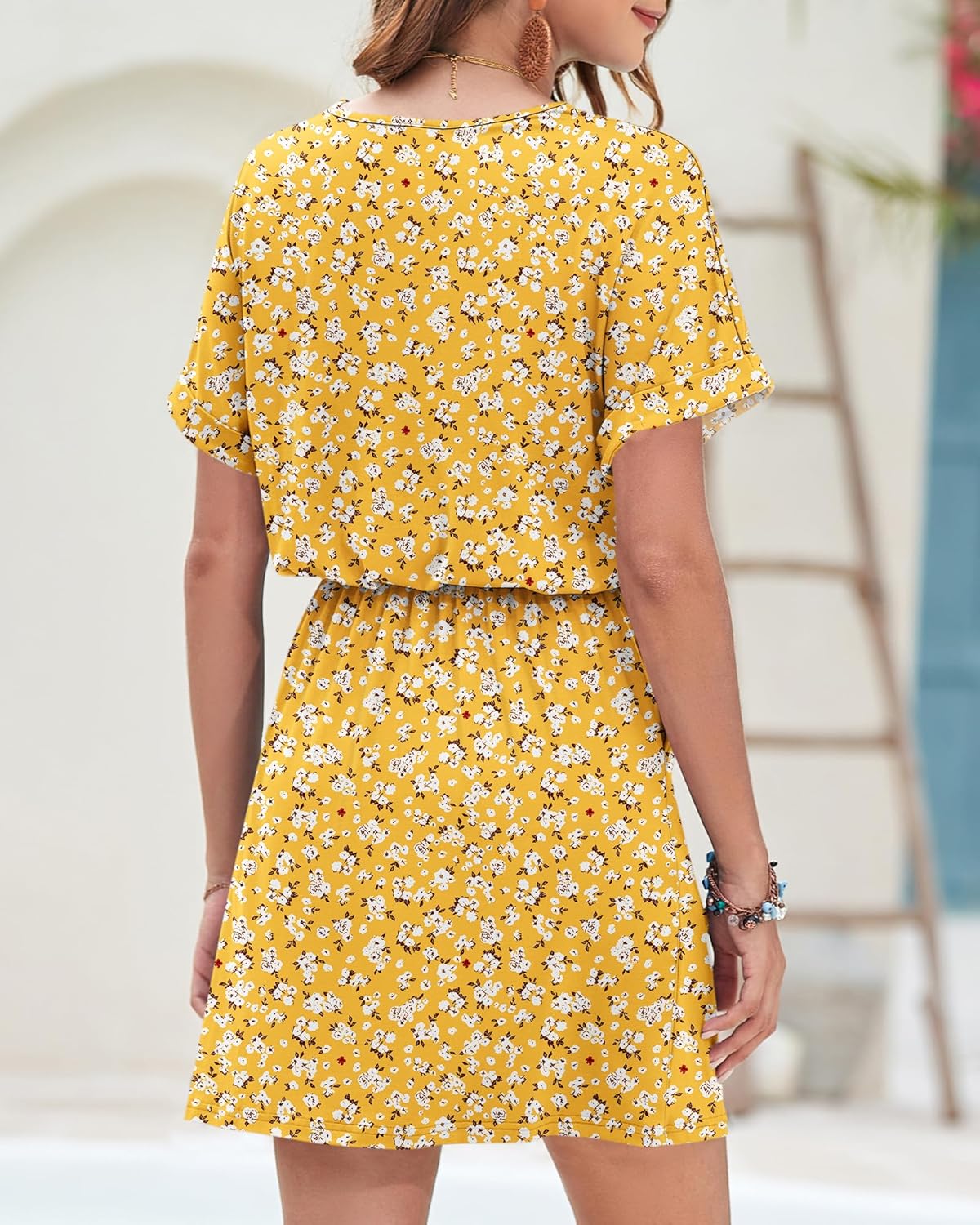 Robe Mini Femme en tissu léger, col V, coupe confortable – Menvelo