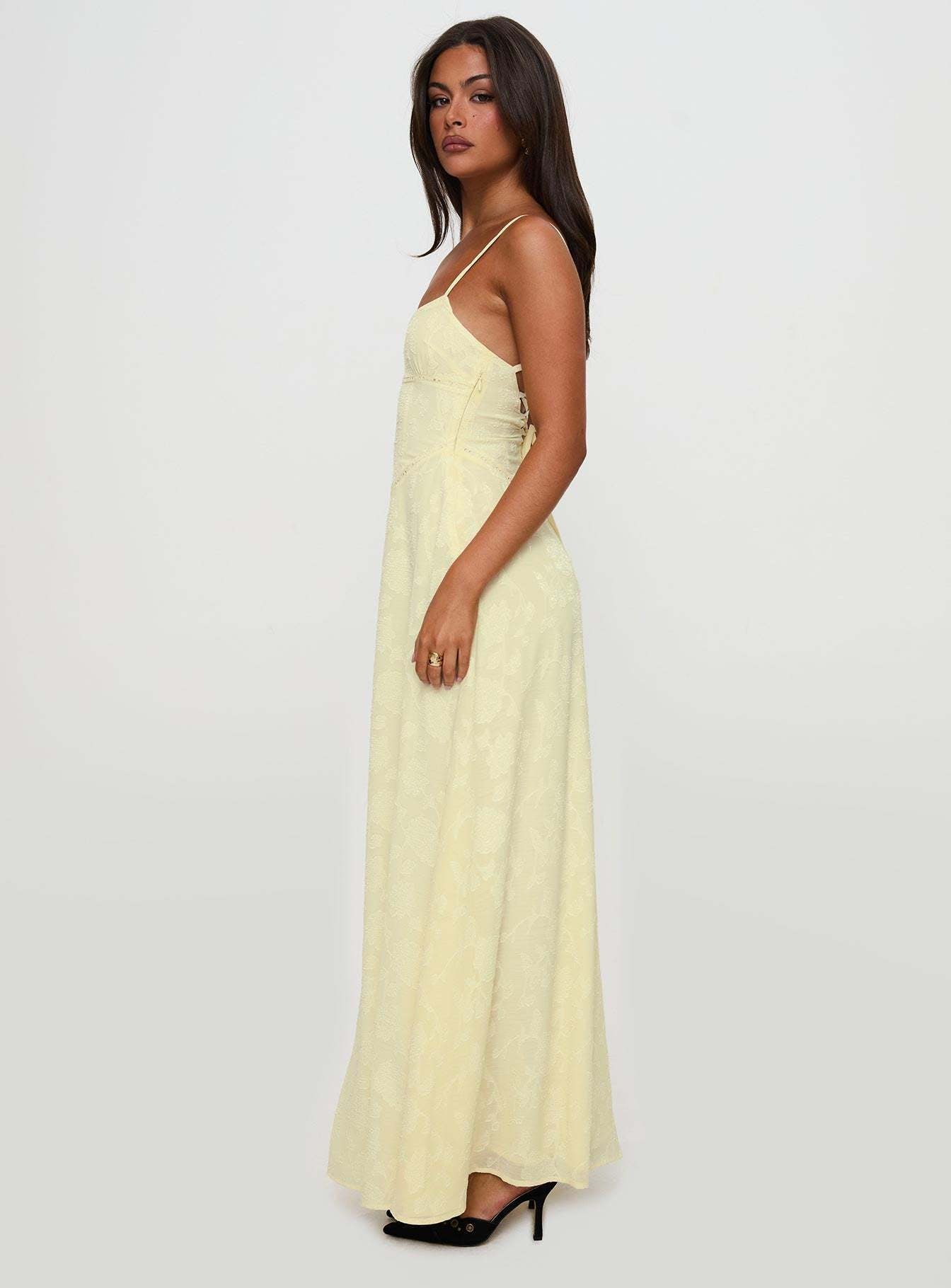 Robe Maxi Fleurie Élégante Femme – Bretelles Fines Dos Lacé