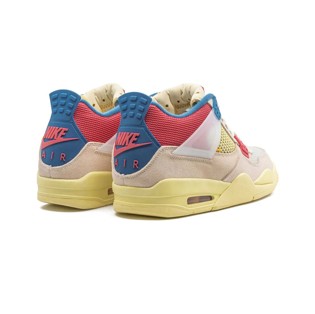 Air Jordan 4 Guava Ice baskets homme et femme en cuir rose, détail semelle