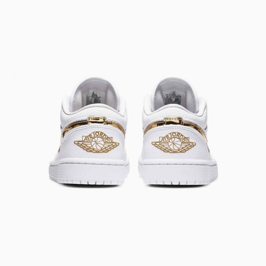 Air Jordan 1 Low White & Gold baskets basses homme et femme en cuir blanc, détail semelle