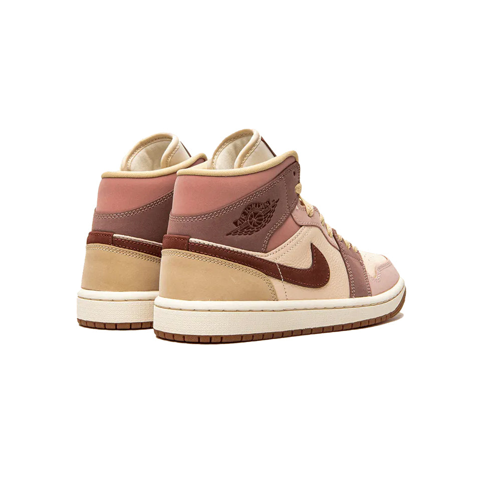 Air Jordan 1 Mid Dark Pony Smoky Mauve baskets mi-montantes homme et femme en cuir violet, détail semelle