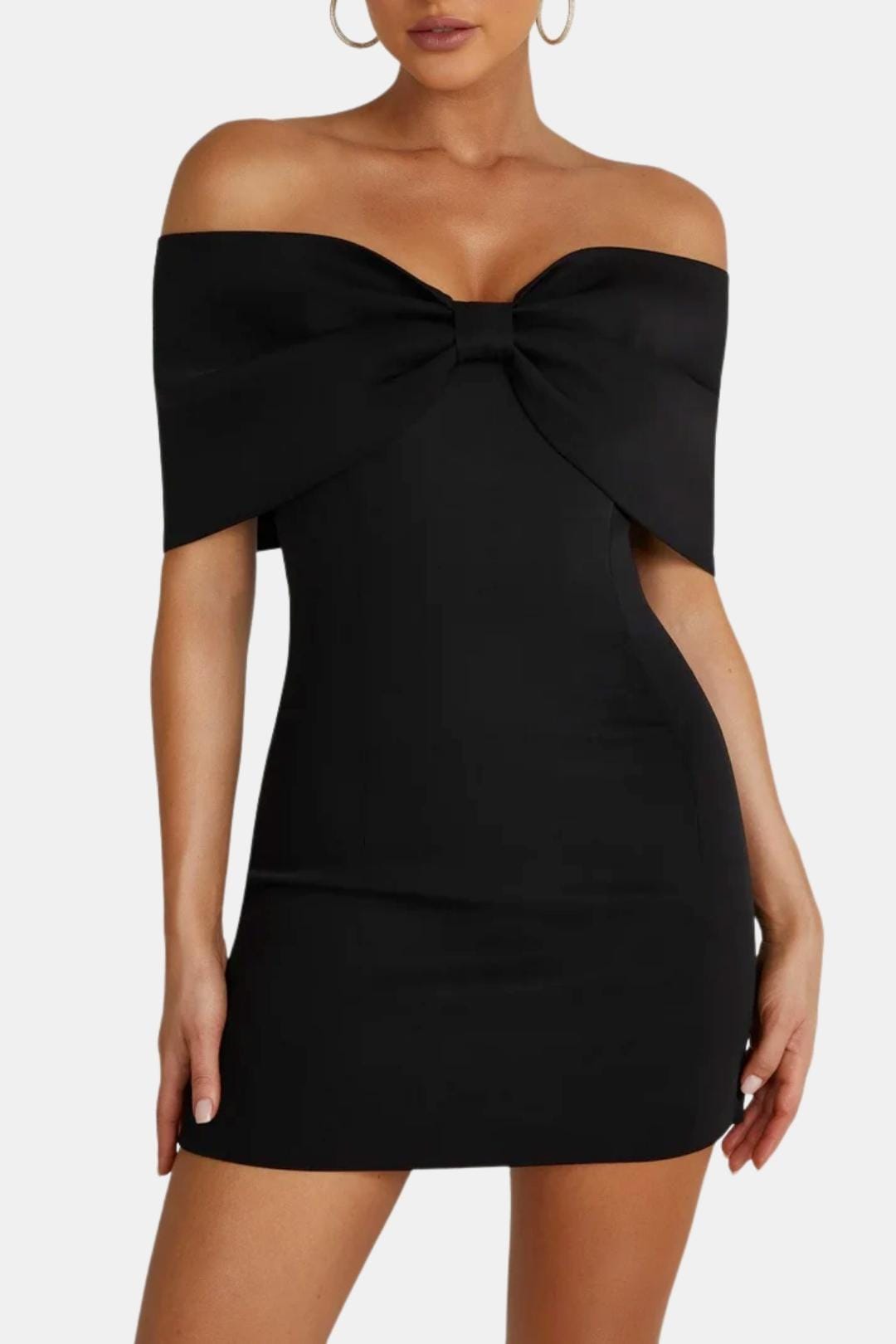 Robe Mini Femme en tissu léger, épaules dénudées, coupe moulante – Menvelo