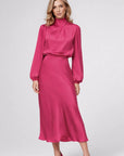 Robe Midi Femme Satinée – Col Montant Manches Longues Élégante