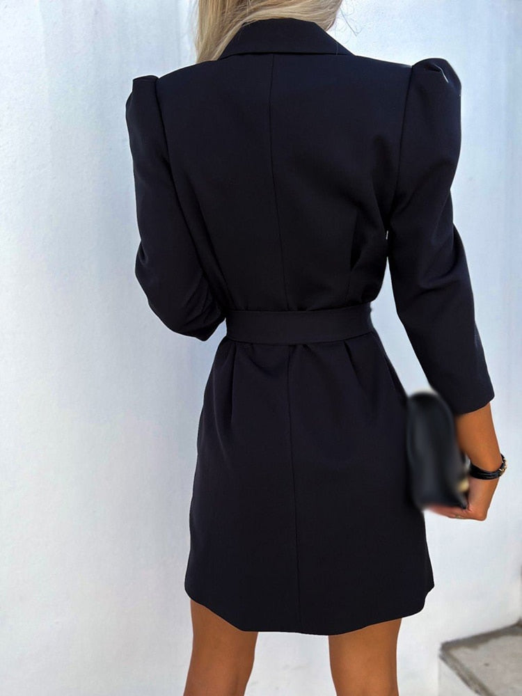 Robe Mini Femme en tissu léger, ceinturée, coupe moulante – Menvelo