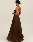 Robe Longue Femme à Dos Nu et Col Licou Plissée – Silhouette Fluide Sol
