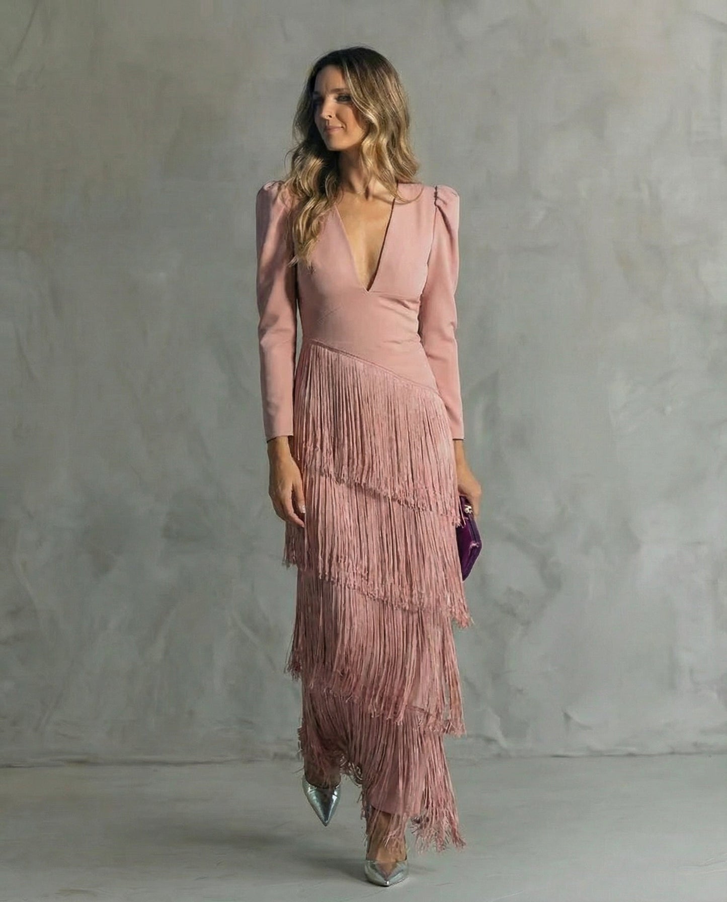 Robe Maxi Frangée Femme Col V – Manches Longues Coupe Ajustée