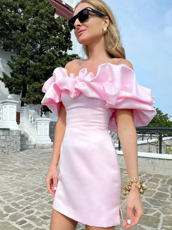Robe Mini Femme en satin, épaules dénudées, coupe moulante – Menvelo
