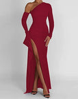 Robe Femme Épaule Dénudée – Coupe Cintrée et Fente Asymétrique