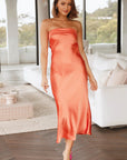 Robe Femme Dos Nu en Satin Tricoté – Encolure Croisée