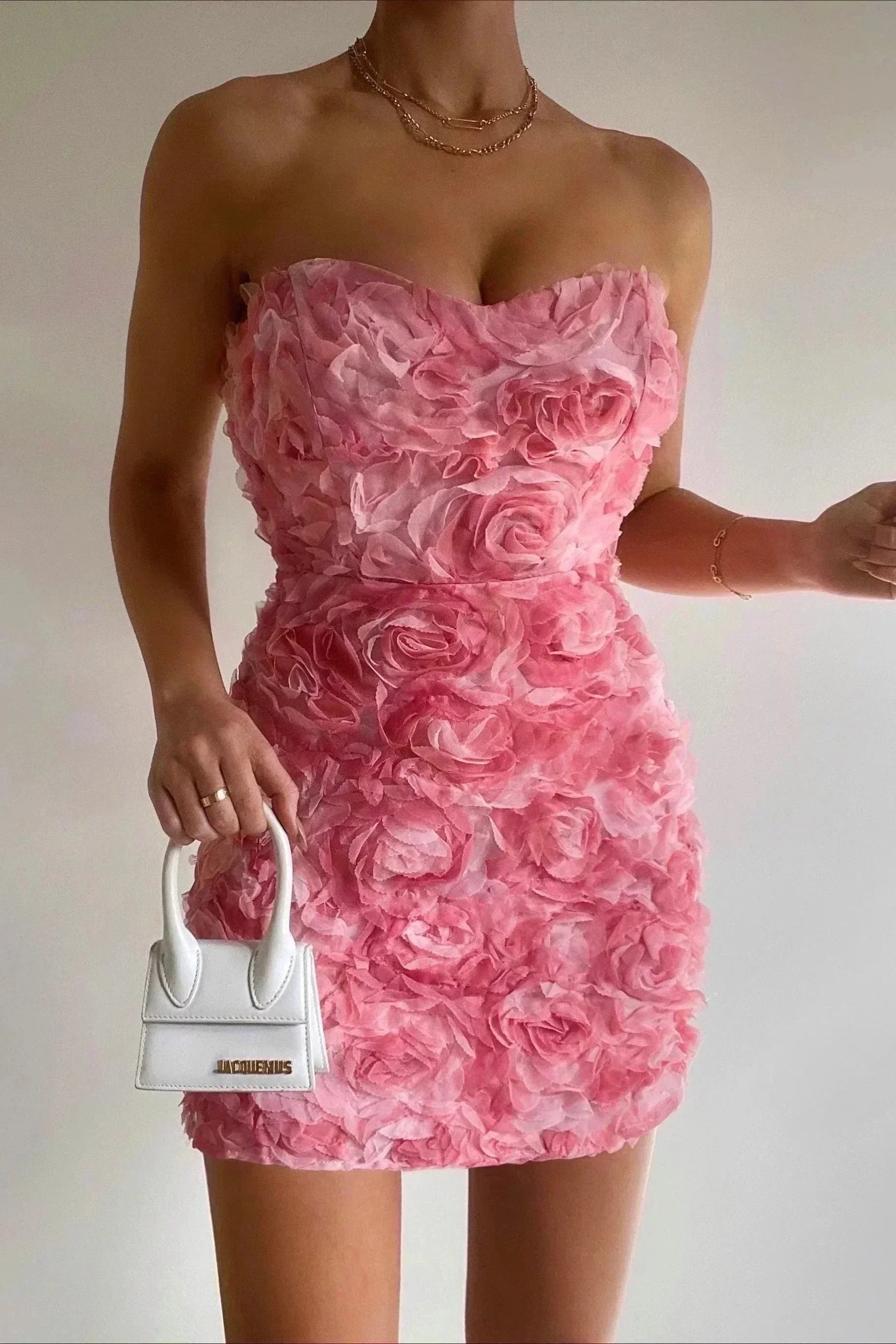 Robe Mini Femme en tissu léger, fleurie, coupe moulante – Menvelo