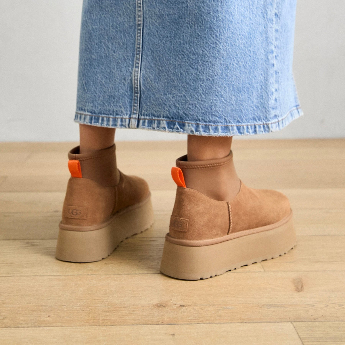 UGG Classic Mini Dipper Chestnut bottines fourrées femme en daim et peau de mouton marron chestnut, vue de dessus