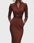 Robe midi ajustée femme en tissu stretch – ceinture col V manches longues