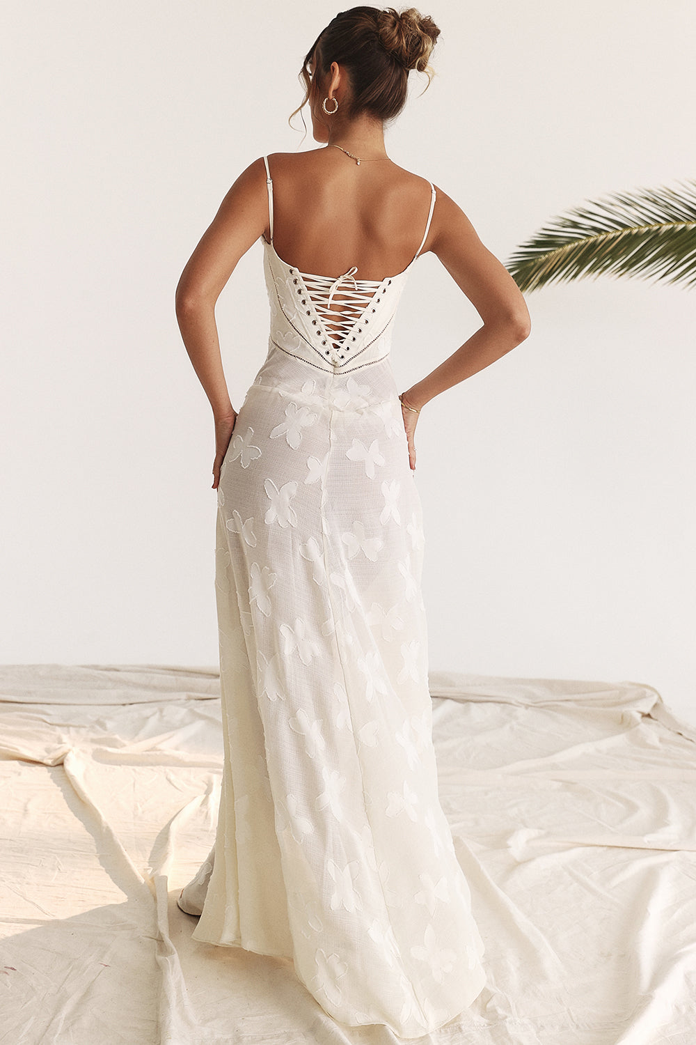 Robe longue à fines bretelles femme – coupe ajustée ourlet évasé