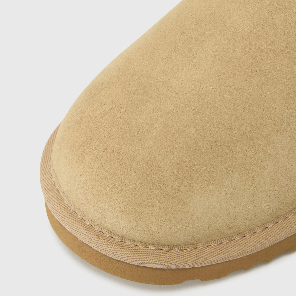 UGG Classic Micro Sand bottines fourrées femme en daim et peau de mouton beige sable, vue de dessus