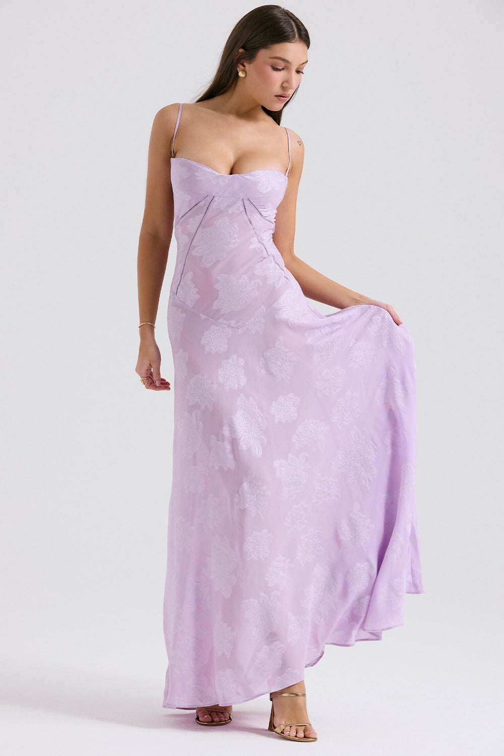 Robe Longue Femme en Dentelle Fleurie – Bretelles Fines & Col Cœur