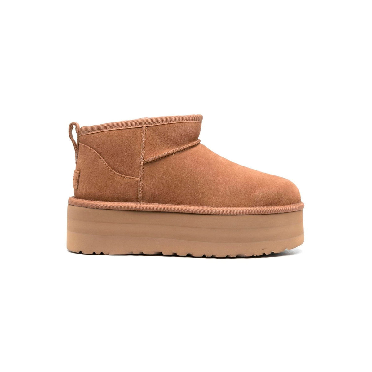 UGG Classic Ultra Mini Plateforme Camel bottines fourrées femme en daim et peau de mouton camel, vue de profil