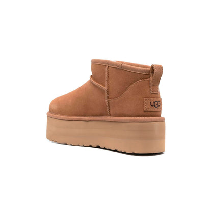 UGG Classic Ultra Mini Plateforme Camel bottines fourrées femme en daim et peau de mouton camel, détail semelle