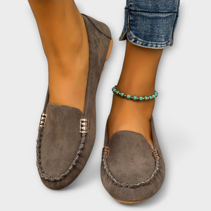 Mocassins Femme Capucine-Julia – détail de la tige