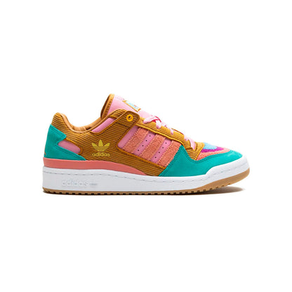 Adidas Forum Low Simpsons Living Room baskets basses homme et femme en cuir rose, vue de profil