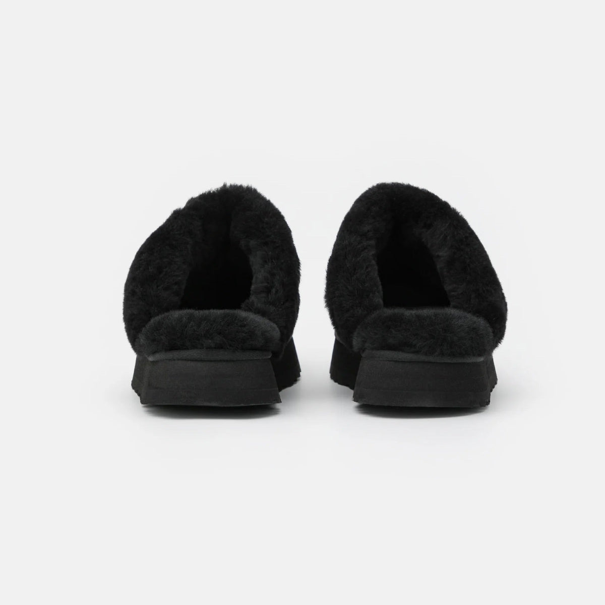 UGG Disquette Black sabots fourrés femme en daim et peau de mouton noir, vue arrière