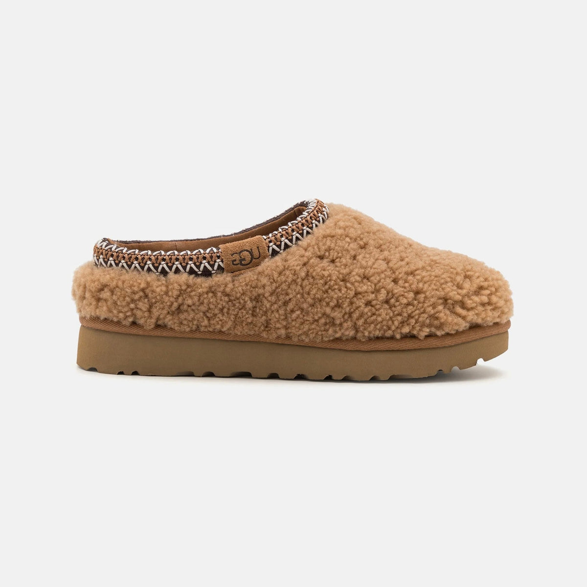 UGG Tasman Maxi Curly Chestnut chaussons femme en daim et peau de mouton marron chestnut, vue de profil