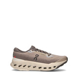 On Cloudsurfer Trail 2 Waterproof Scarpe da trail marroni e beige da uomo