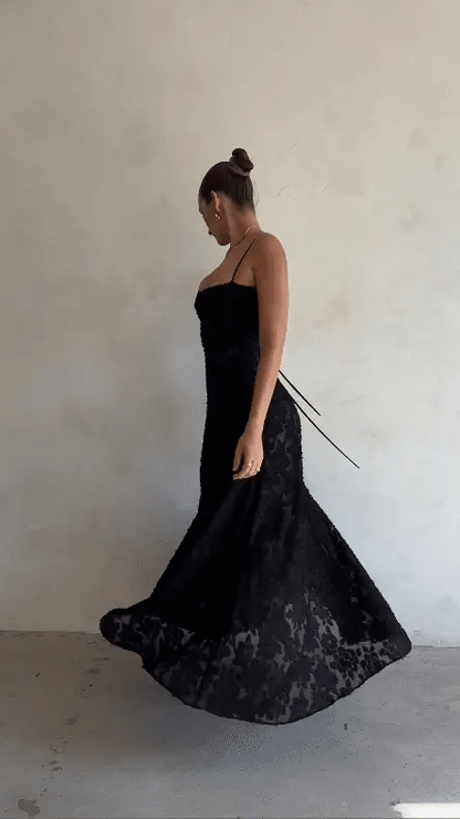 Robe longue à fines bretelles femme – coupe ajustée ourlet évasé