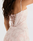 Robe longue à fines bretelles femme – coupe ajustée ourlet évasé