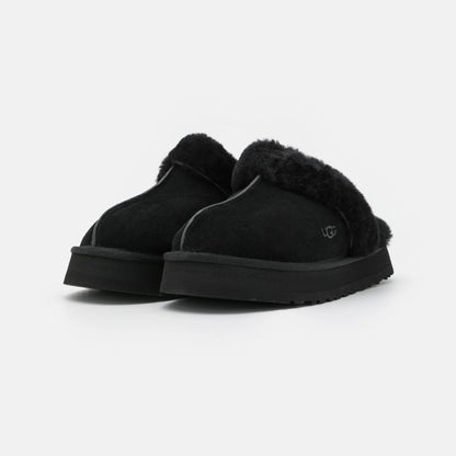 UGG Disquette Black sabots fourrés femme en daim et peau de mouton noir, détail semelle