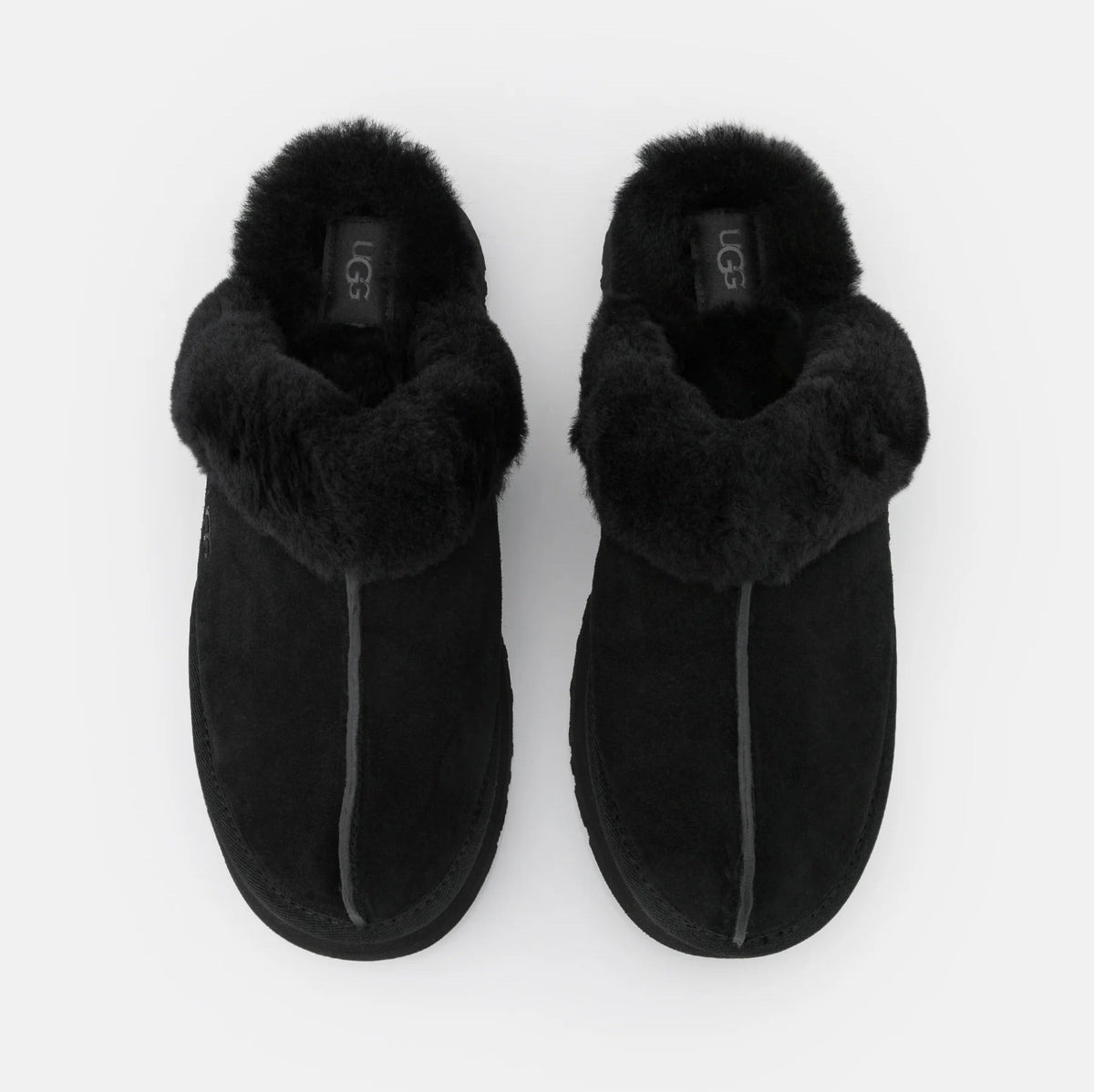 UGG Disquette Black sabots fourrés femme en daim et peau de mouton noir, vue de face