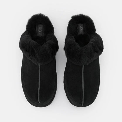 UGG Disquette Black sabots fourrés femme en daim et peau de mouton noir, vue de face