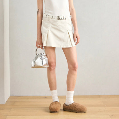 UGG Tasman Maxi Curly Chestnut chaussons femme en daim et peau de mouton marron chestnut, détail tige