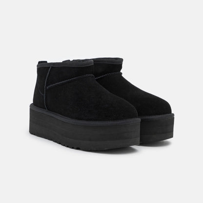 UGG Classic Ultra Mini Plateforme Black bottines fourrées femme en daim et peau de mouton noir, vue de face