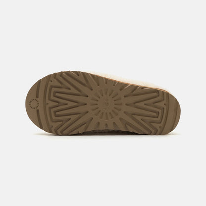 UGG Tasman Maxi Curly Natural chaussons femme en daim et peau de mouton naturel, vue arrière