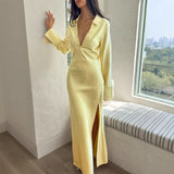 Robe Femme Satinée Manches Longues – Fendue et Élégante