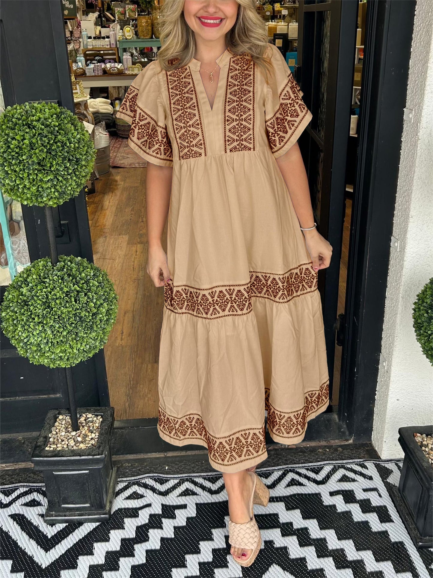 Robe Midi Bohème Femme en Coton – Col V Détails Brodés