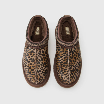 UGG Tazz Caspian Burnt Cedar chaussons à plateforme femme en daim et peau de mouton marron cèdre, vue arrière