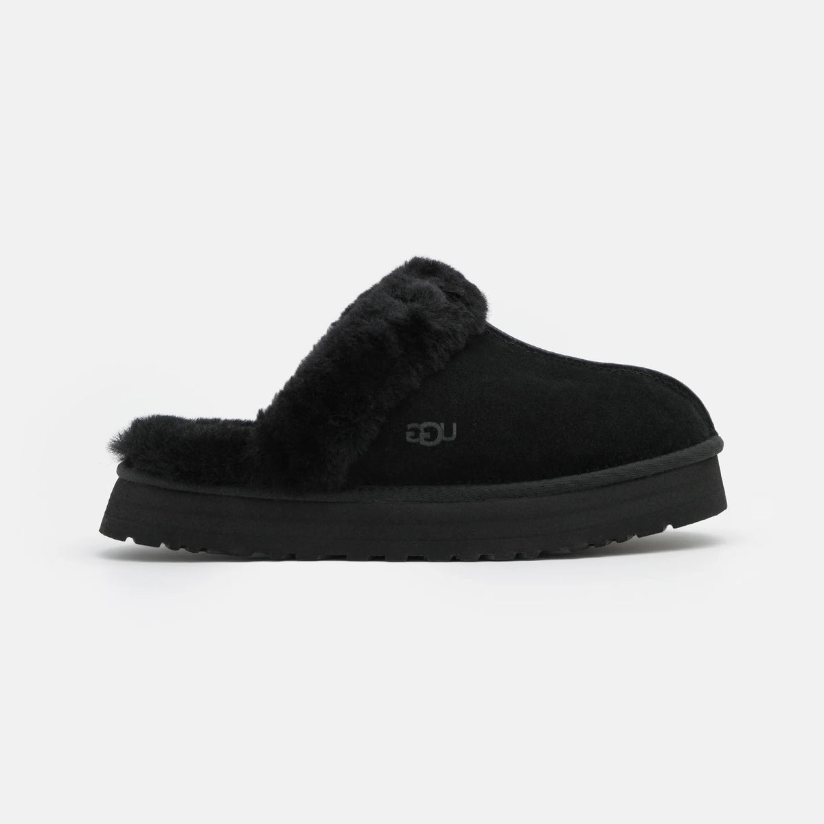 UGG Disquette Black sabots fourrés femme en daim et peau de mouton noir, vue de profil