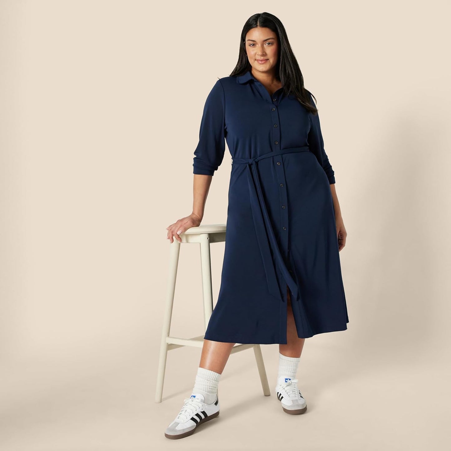 Robe Midi Femme en tissu léger, ceinturée, coupe moulante – Menvelo