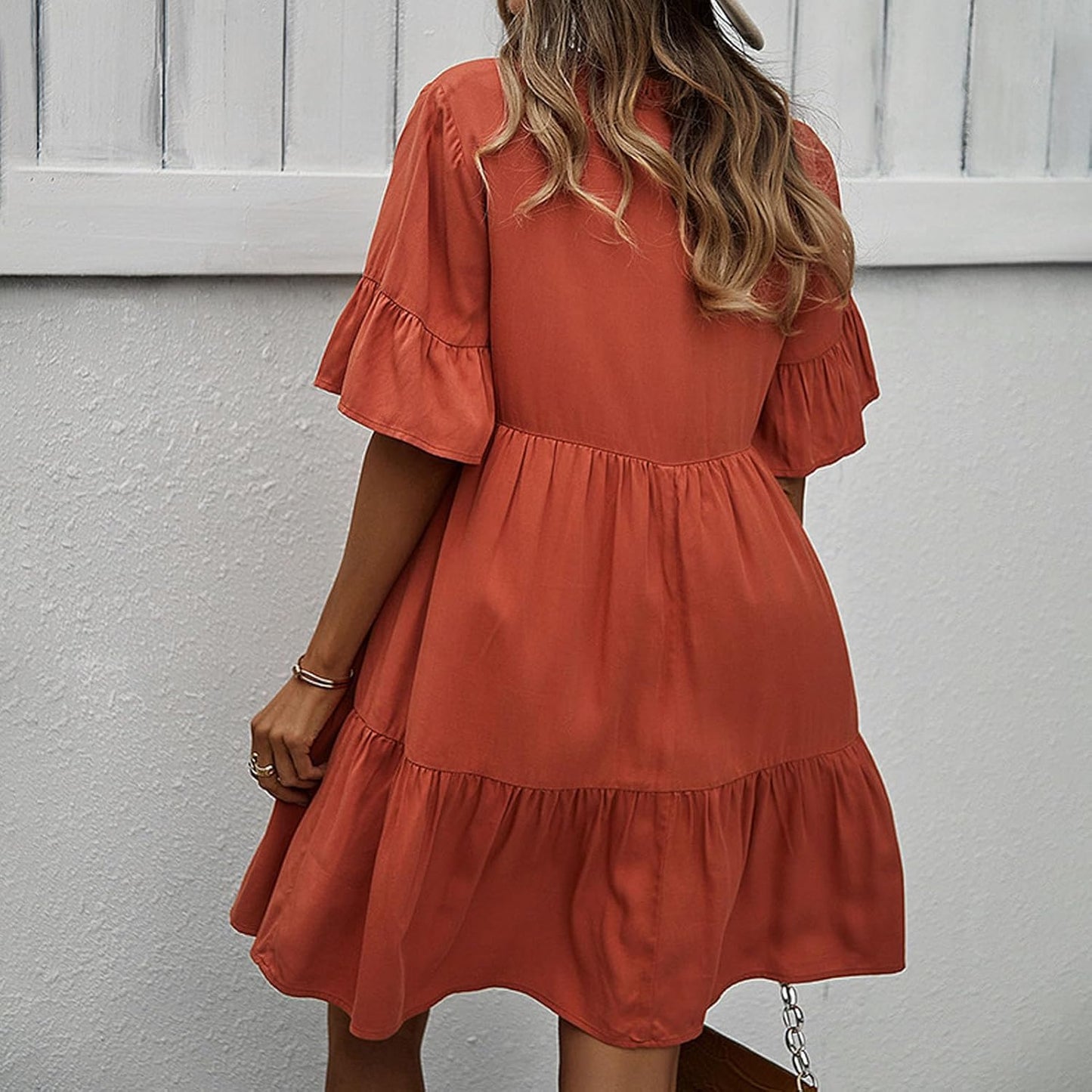 Robe Midi Femme en tissu léger, col V, coupe fluide – Menvelo