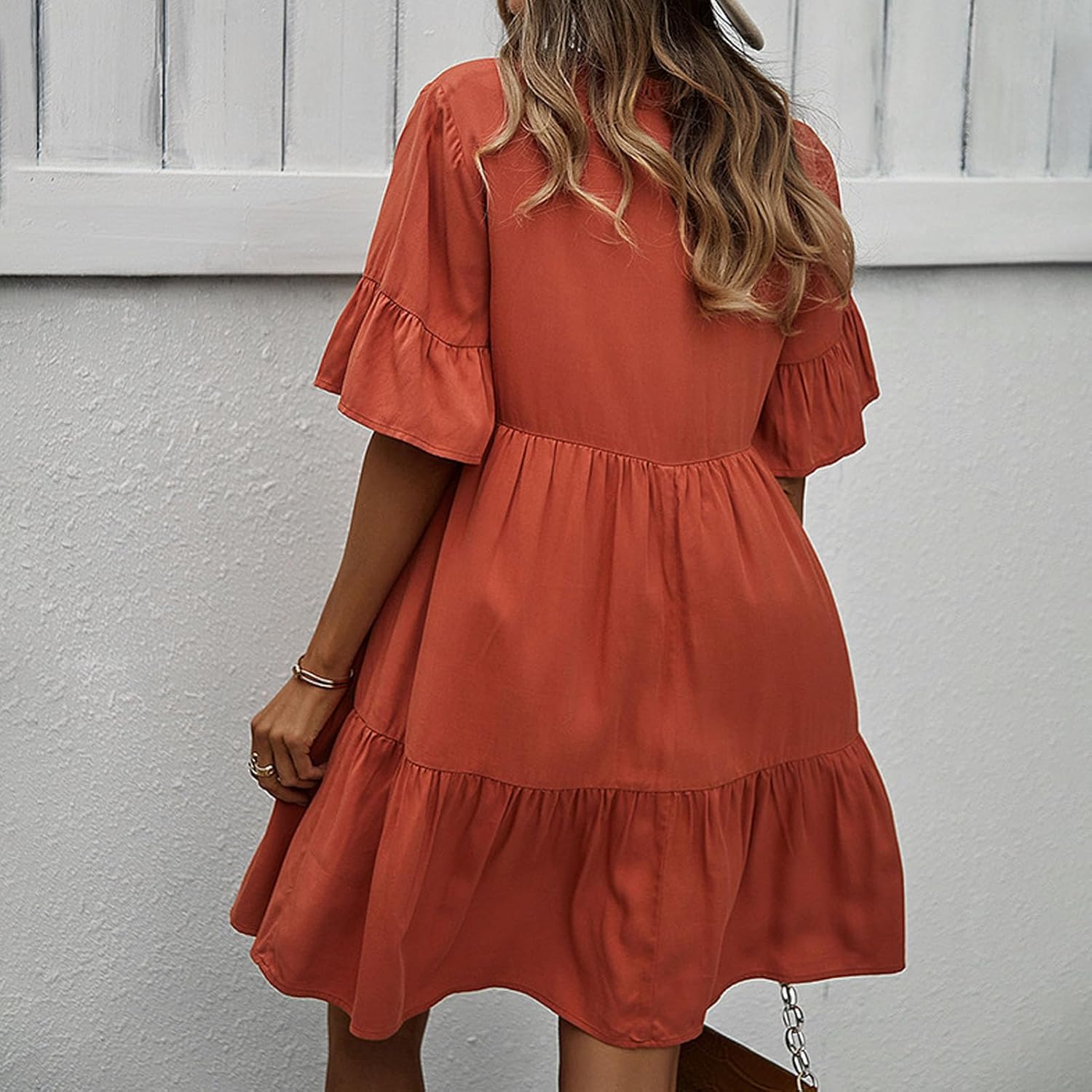 Robe Midi Femme en tissu léger, col V, coupe fluide – Menvelo