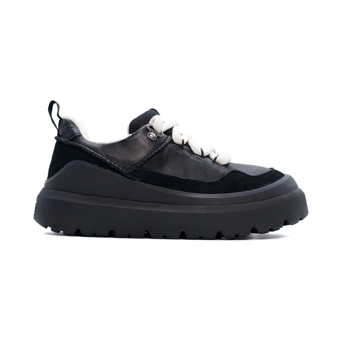 UGG Heritage Utility Sneaker Black baskets homme et femme en cuir et textile technique noir, vue de profil