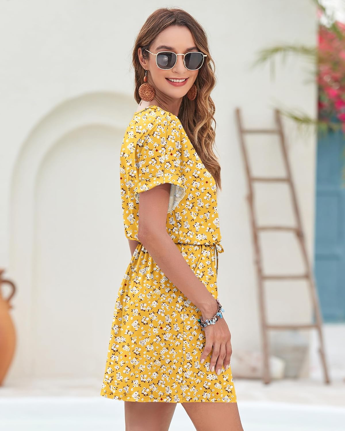 Robe Mini Femme en tissu léger, col V, coupe confortable – Menvelo