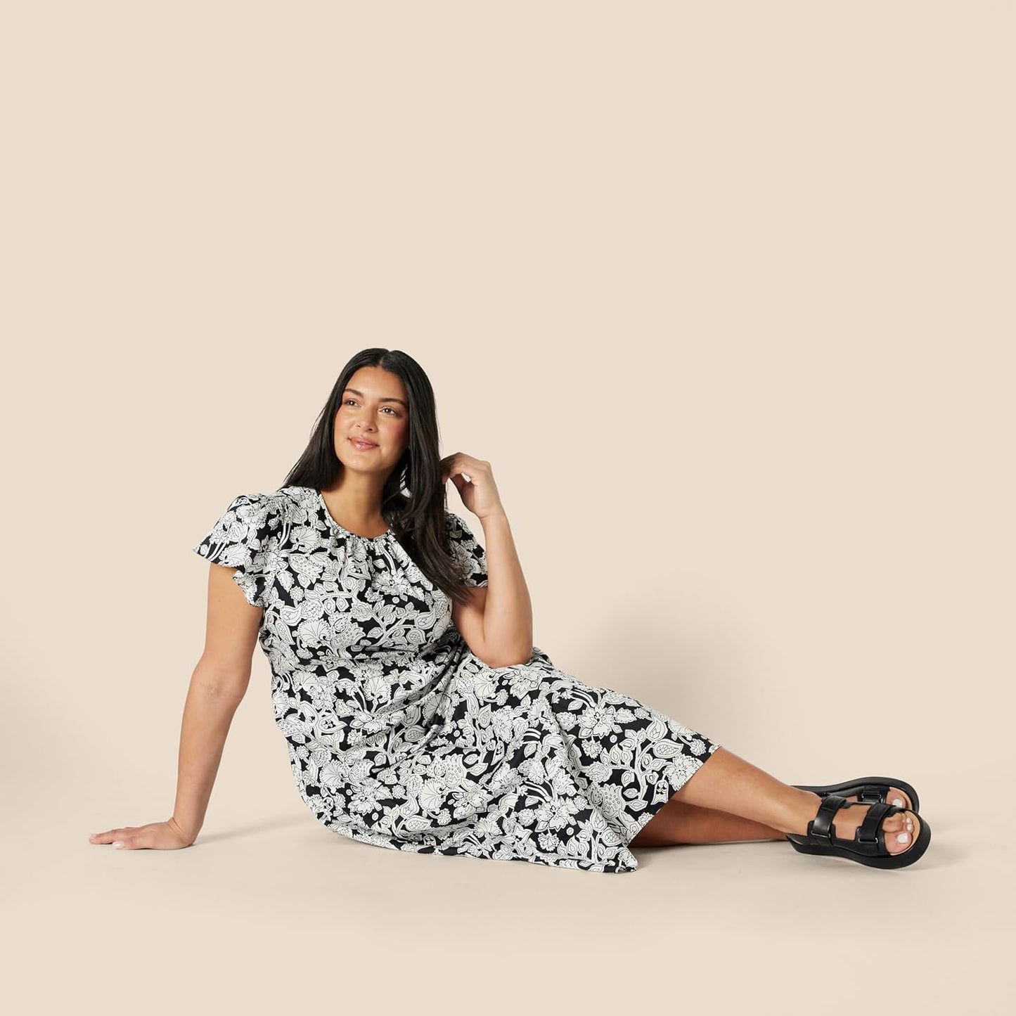 Robe Midi Femme en satin, col rond, coupe fluide – Menvelo