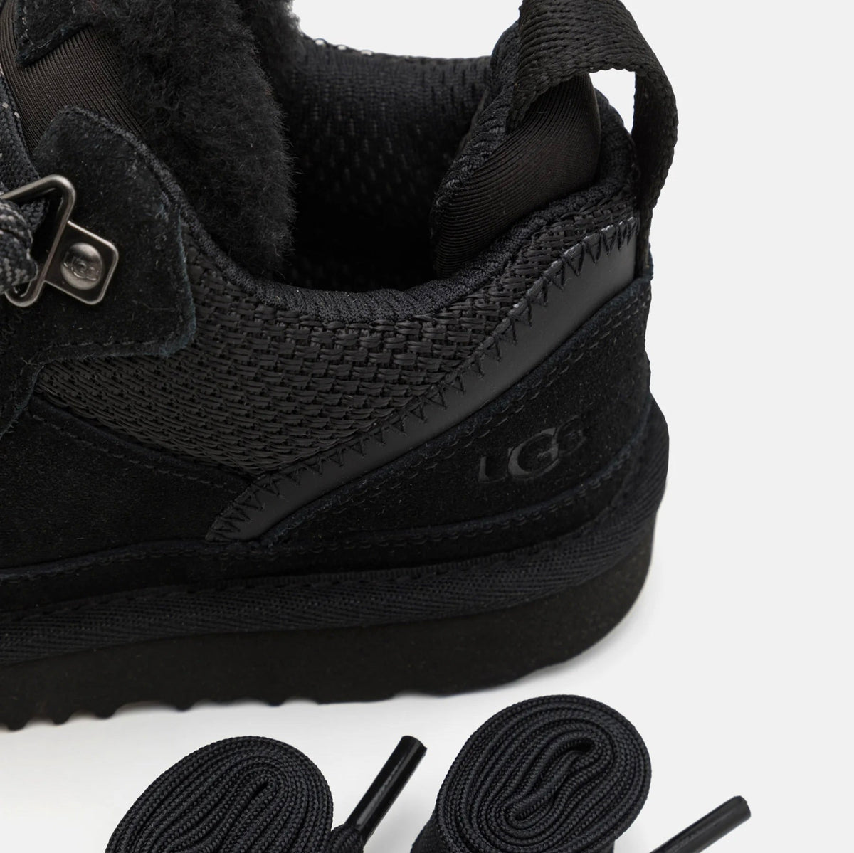 UGG Lowmel Black baskets enfant en daim et textile recyclé noir, vue de dessus