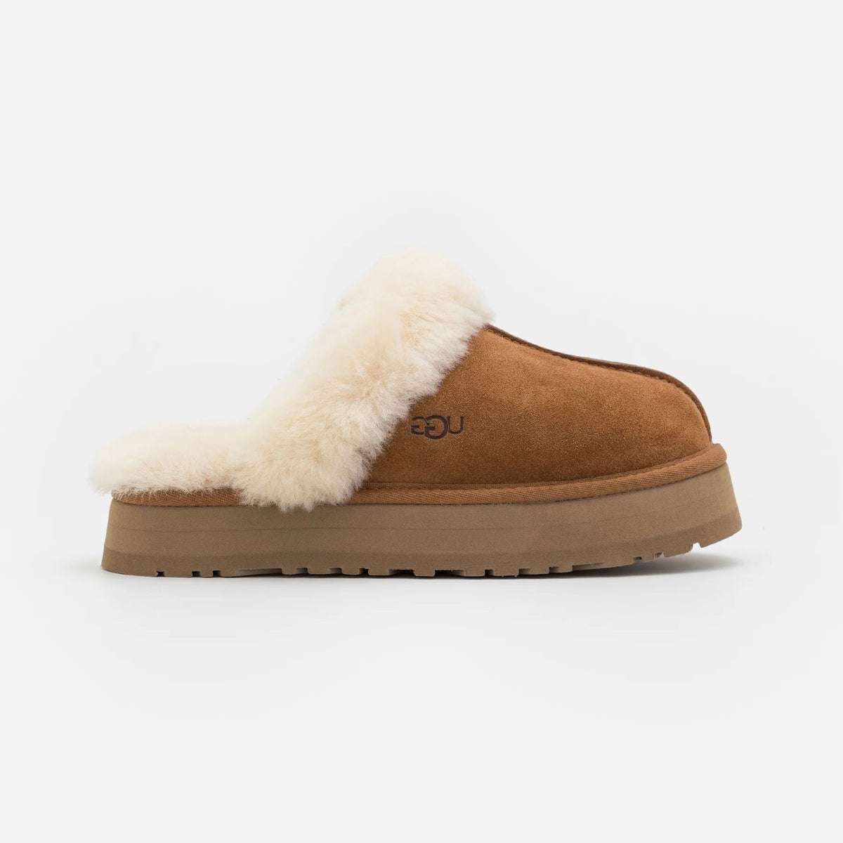 UGG Disquette Chestnut sabots fourrés femme en daim et peau de mouton marron chestnut, vue de profil