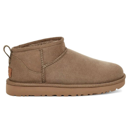 UGG Classic Ultra Mini Antilope bottines fourrées femme en daim et peau de mouton beige, vue de profil